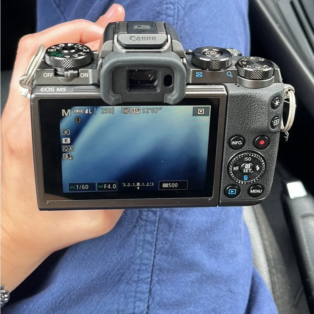 Canon eos m5 with 18-55 mm canon lens